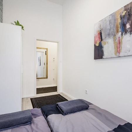 O Street 3 Bedroom Stylish Apartment Будапеща Екстериор снимка