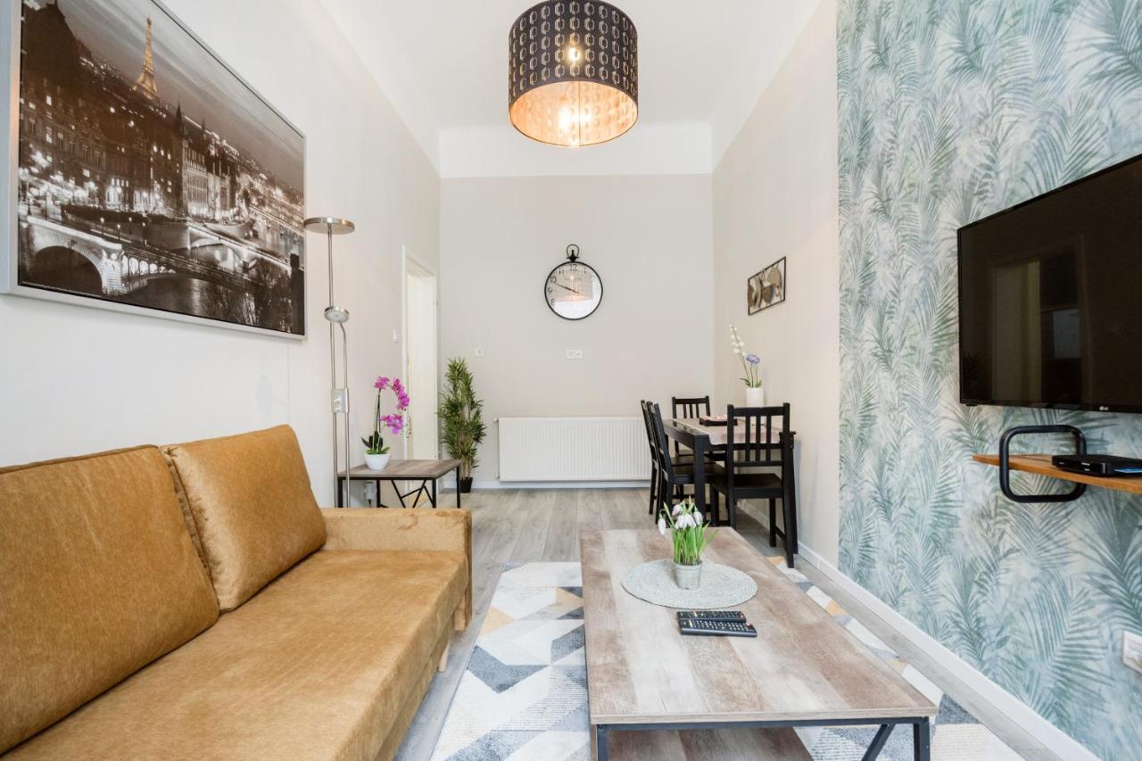 O Street 3 Bedroom Stylish Apartment Будапеща Екстериор снимка