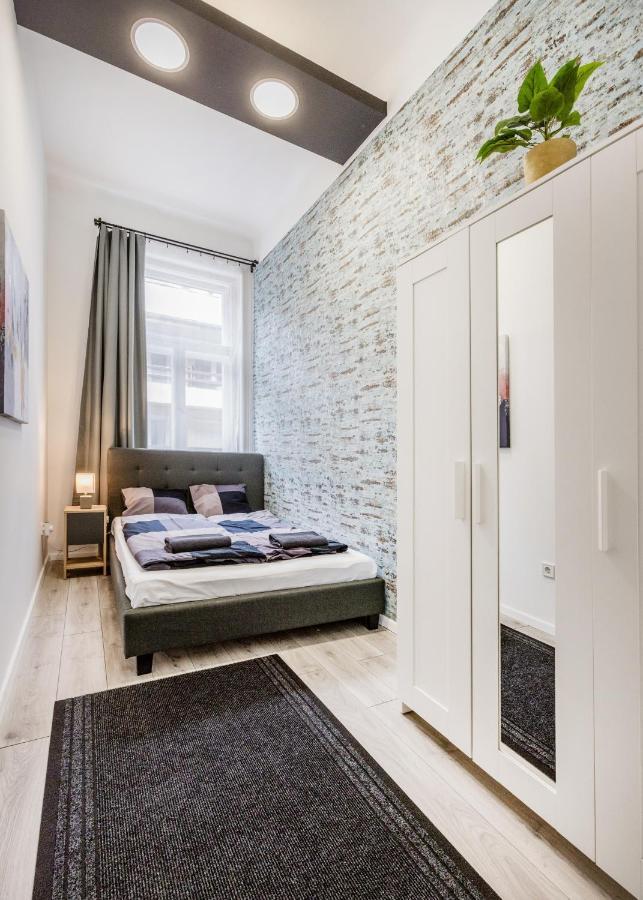 O Street 3 Bedroom Stylish Apartment Будапеща Екстериор снимка