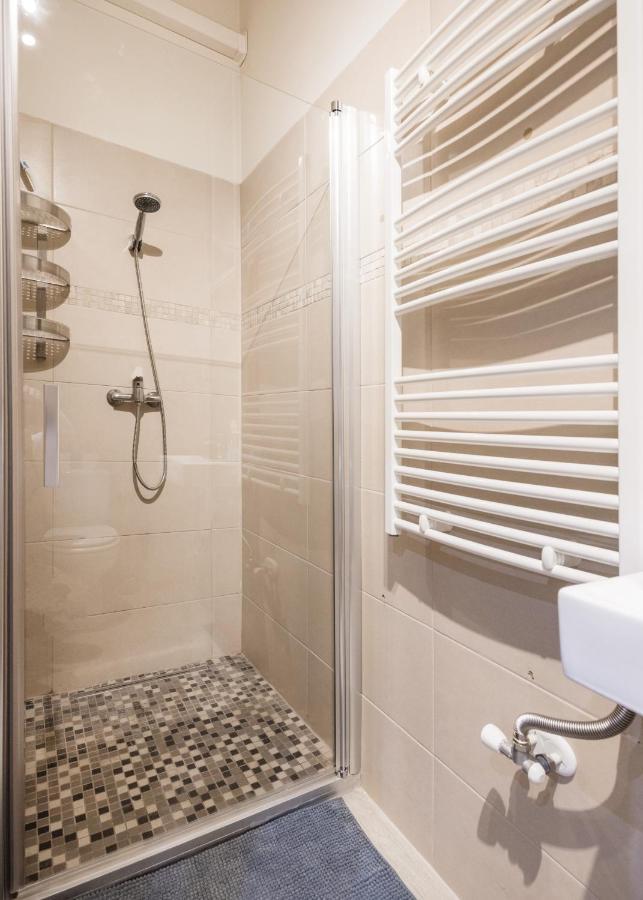 O Street 3 Bedroom Stylish Apartment Будапеща Екстериор снимка