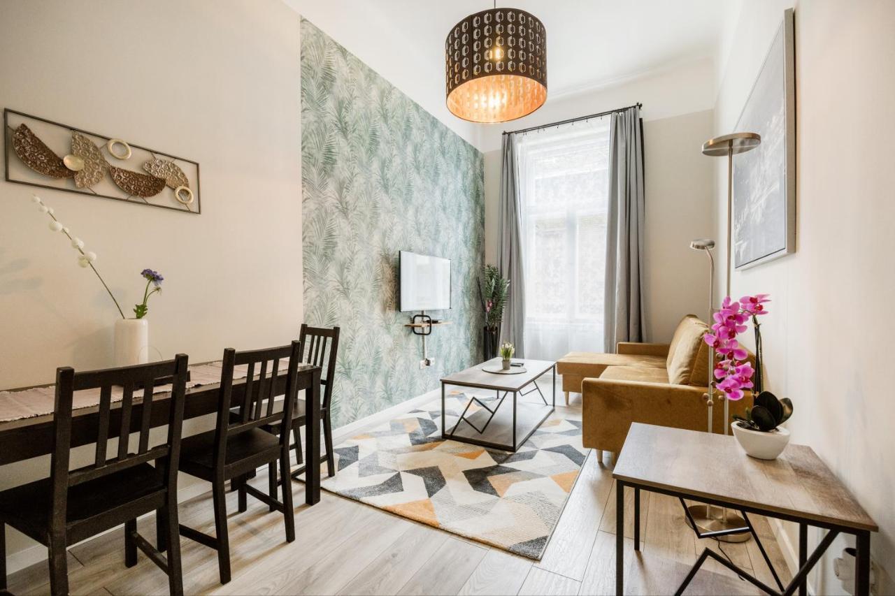 O Street 3 Bedroom Stylish Apartment Будапеща Екстериор снимка
