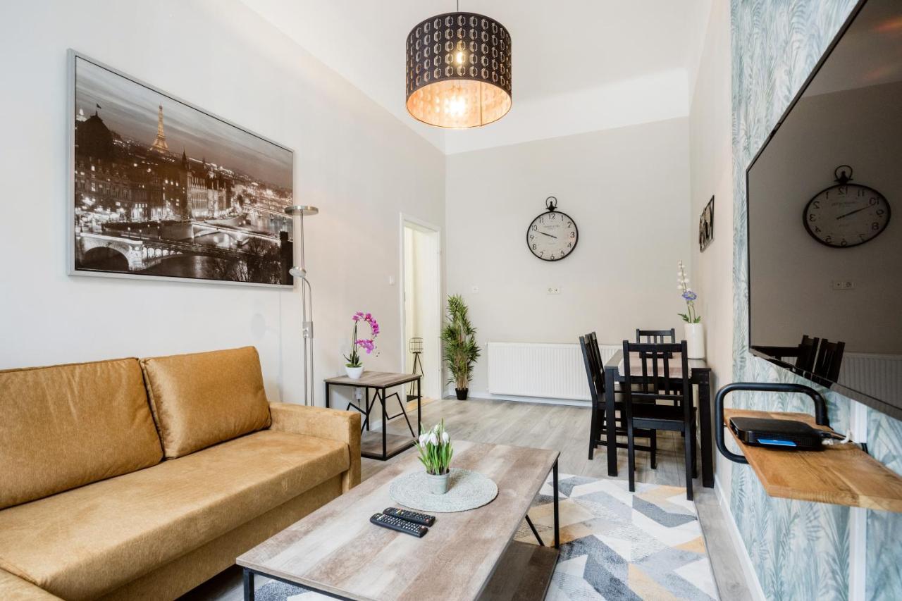 O Street 3 Bedroom Stylish Apartment Будапеща Екстериор снимка